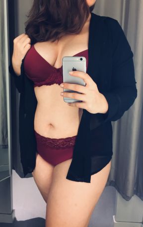 Virtuális szolgáltatások Komárom-Esztergom: ÉRZÉKELŐ SHOW? A SZERETED LESZEK, FORRÓ GYÖNYÖRŰ SZÁJÁVAL KÉSZEN AZ ÁGYBAN